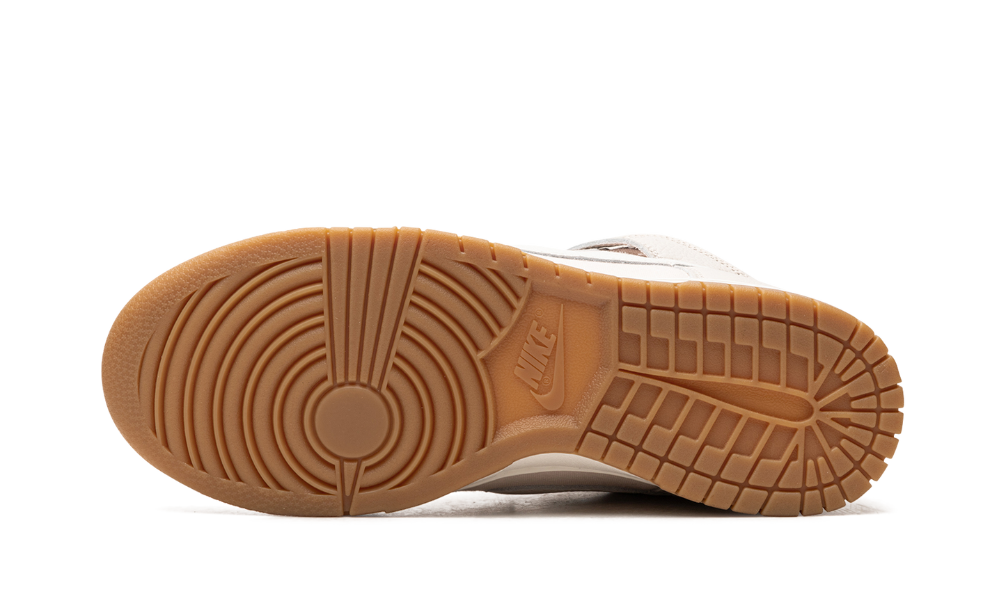 Dunk Mid "Light Orewood Brown"