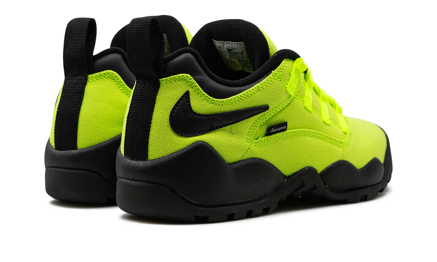 SB Darwin Low "Supreme - Volt"