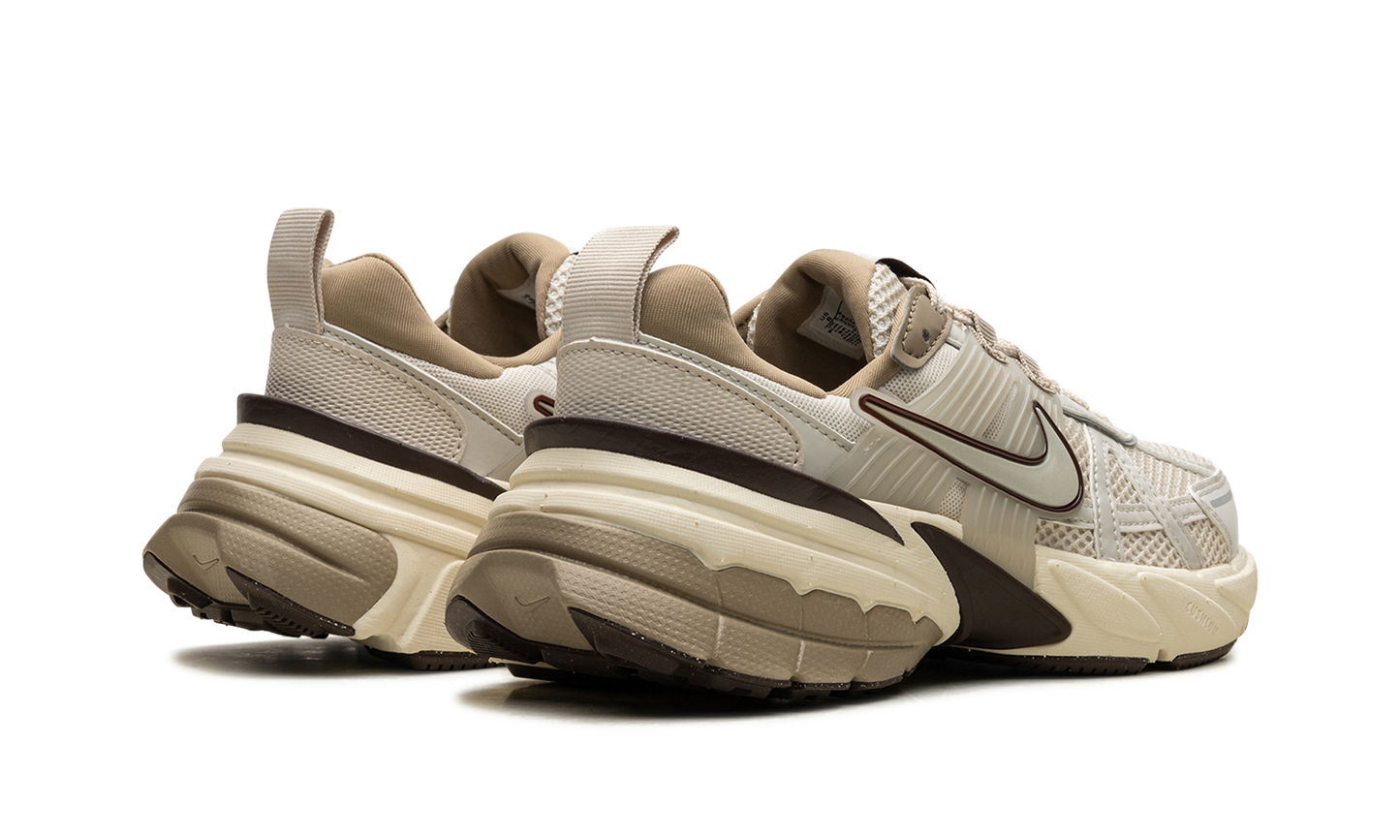 V2K RUN WMNS "Light Orewood Brown"