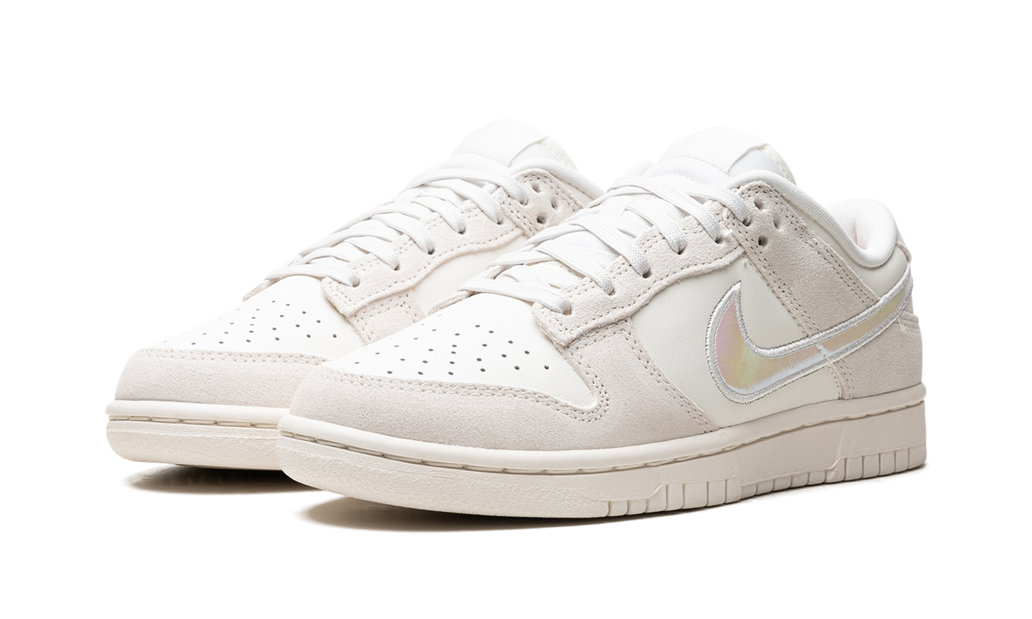 DUNK LOW WMNS "Ridescent Swoosh"