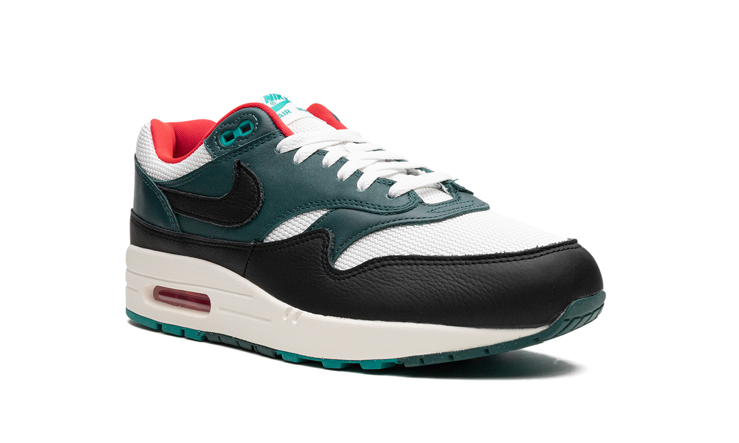 Air Max 1 "LeBron James x Liverpool"
