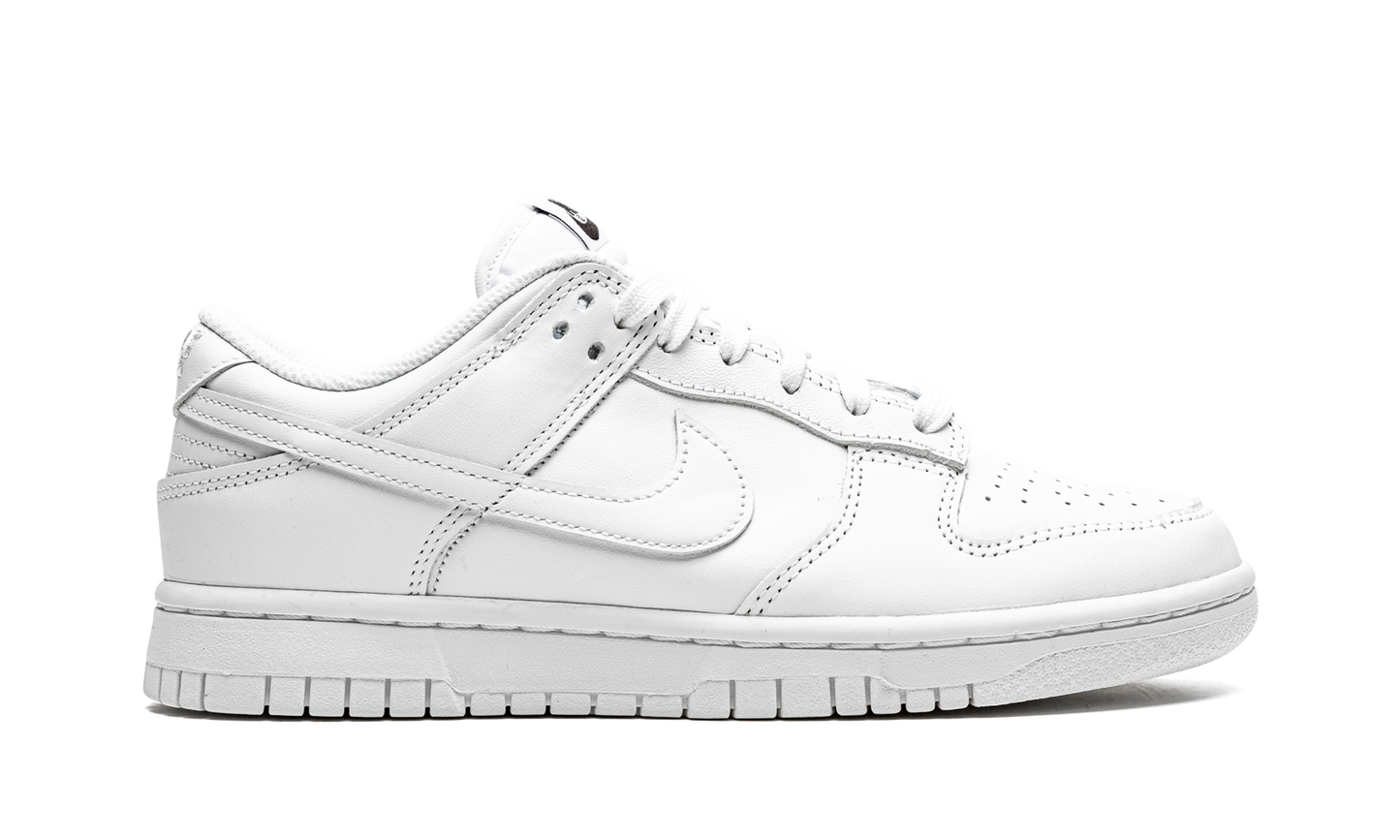DUNK LOW WMNS "Triple White"