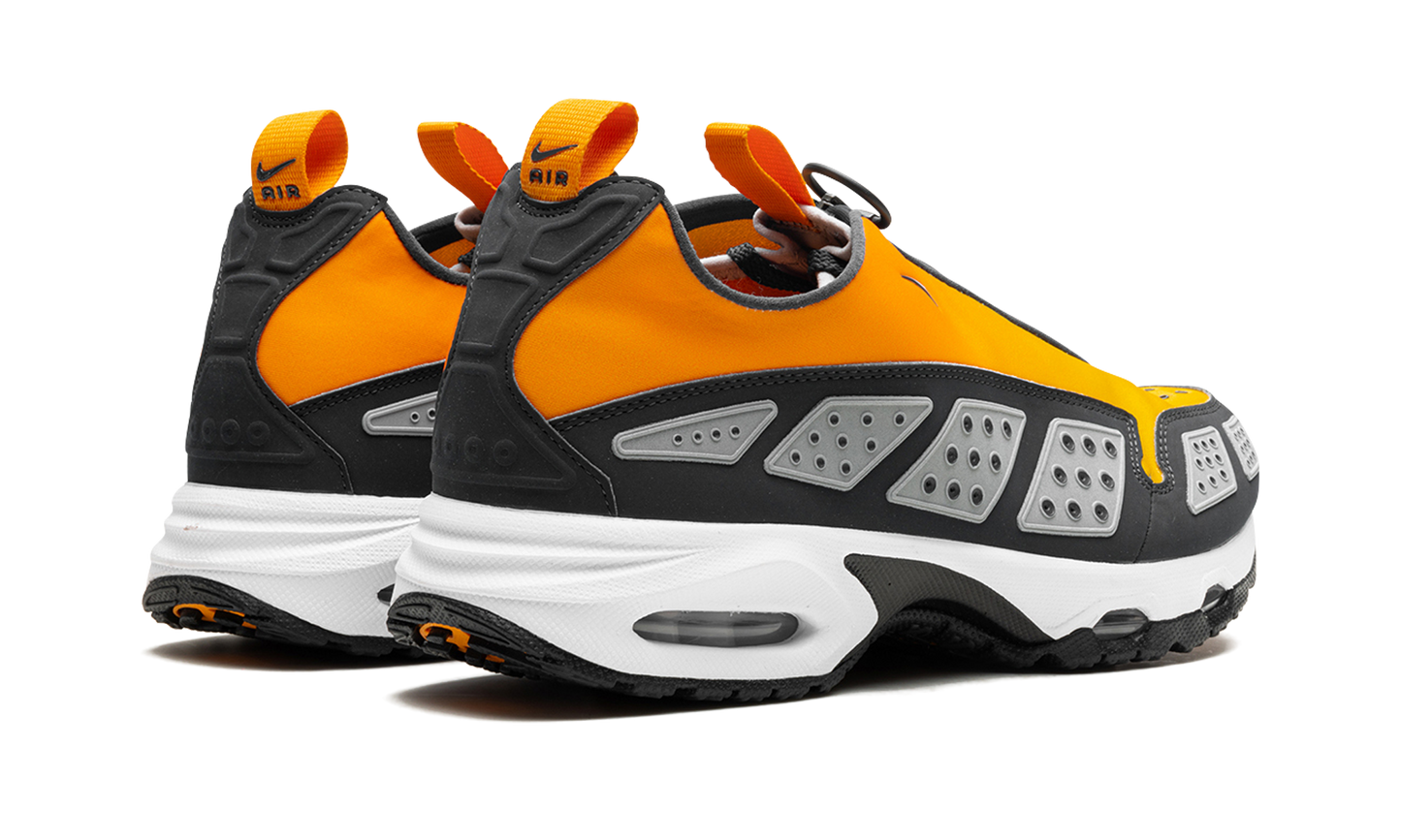 Air Max Sunder WMNS "Canyon Gold Deep Ocean"