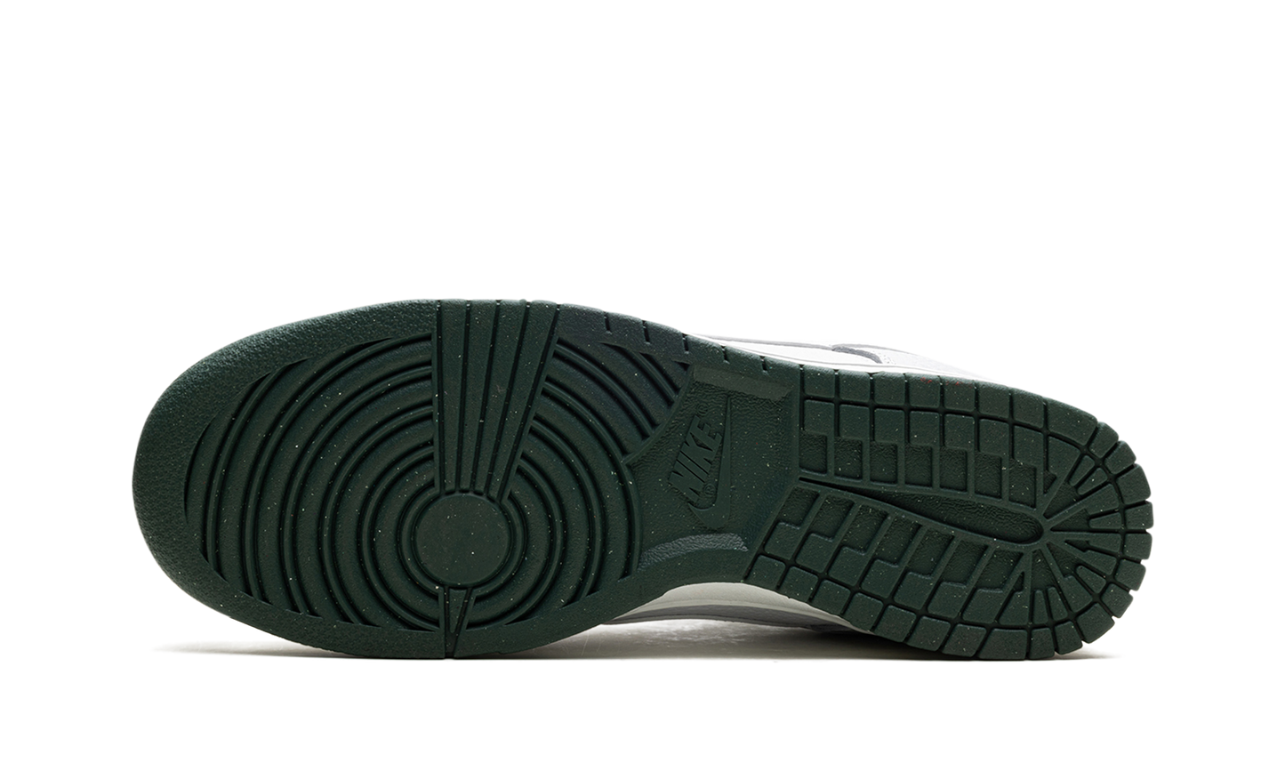 NIKE DUNK LOW "VINTAGE GREEN"