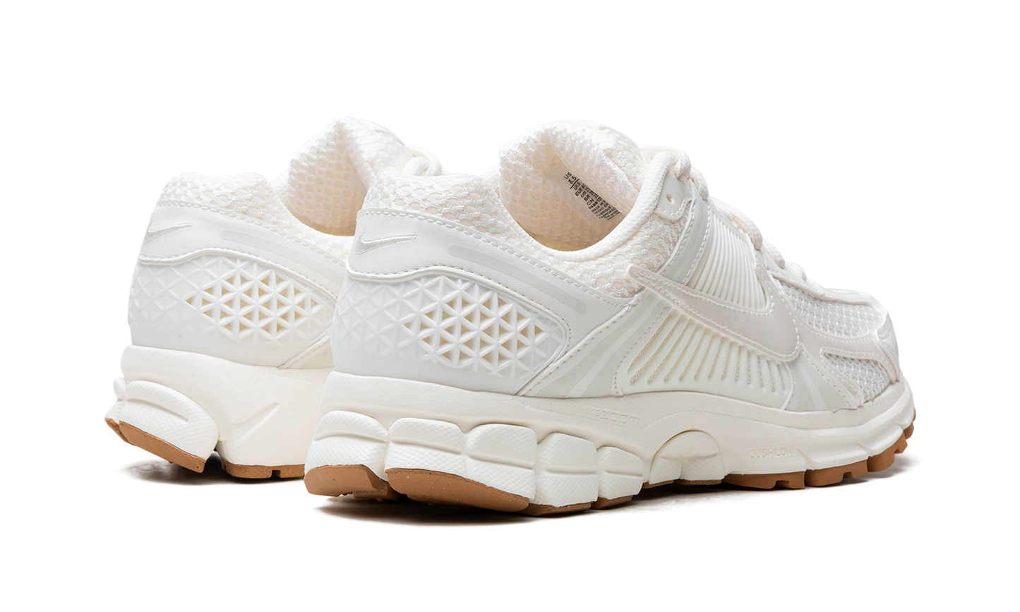WMNS Nike Zoom Vomero 5 "SAIL GUM"