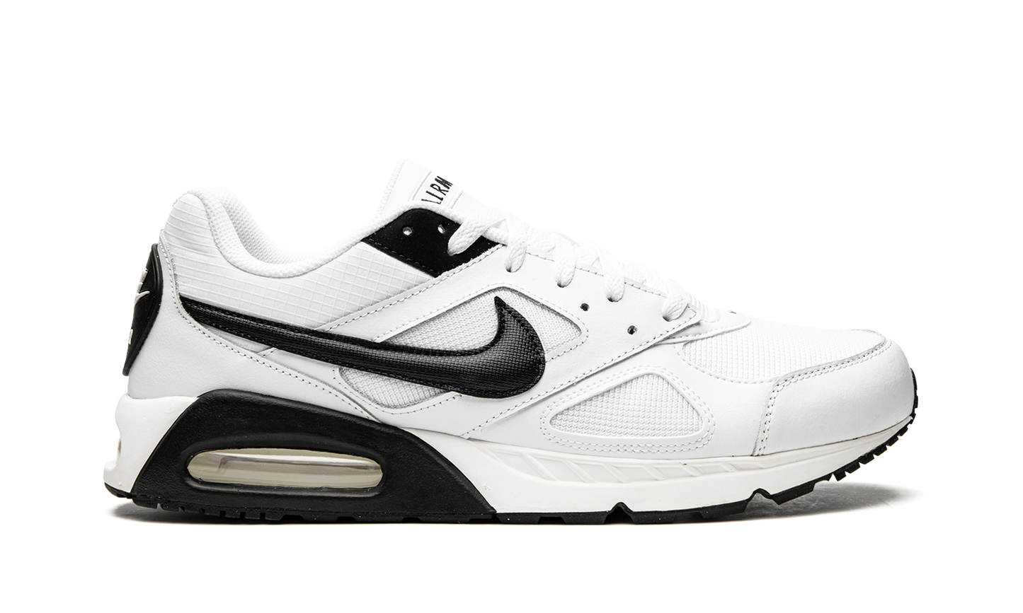 Air Max IVO