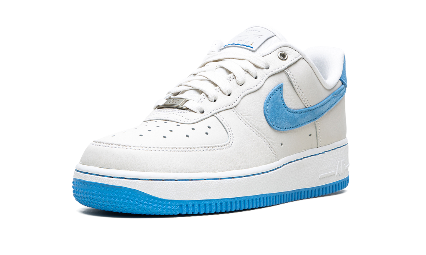 AIR FORCE 1 LO LXX MNS WMNS "University Blue"