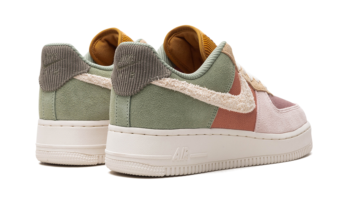 AIR FORCE 1 WMNS "Oil Green"