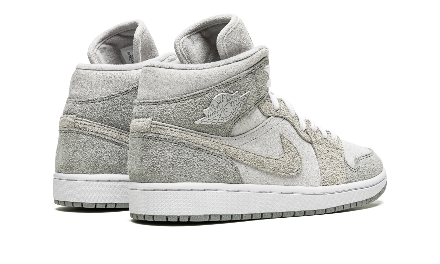 AIR JORDAN 1 MID SE WMNS "Grey Fleece"