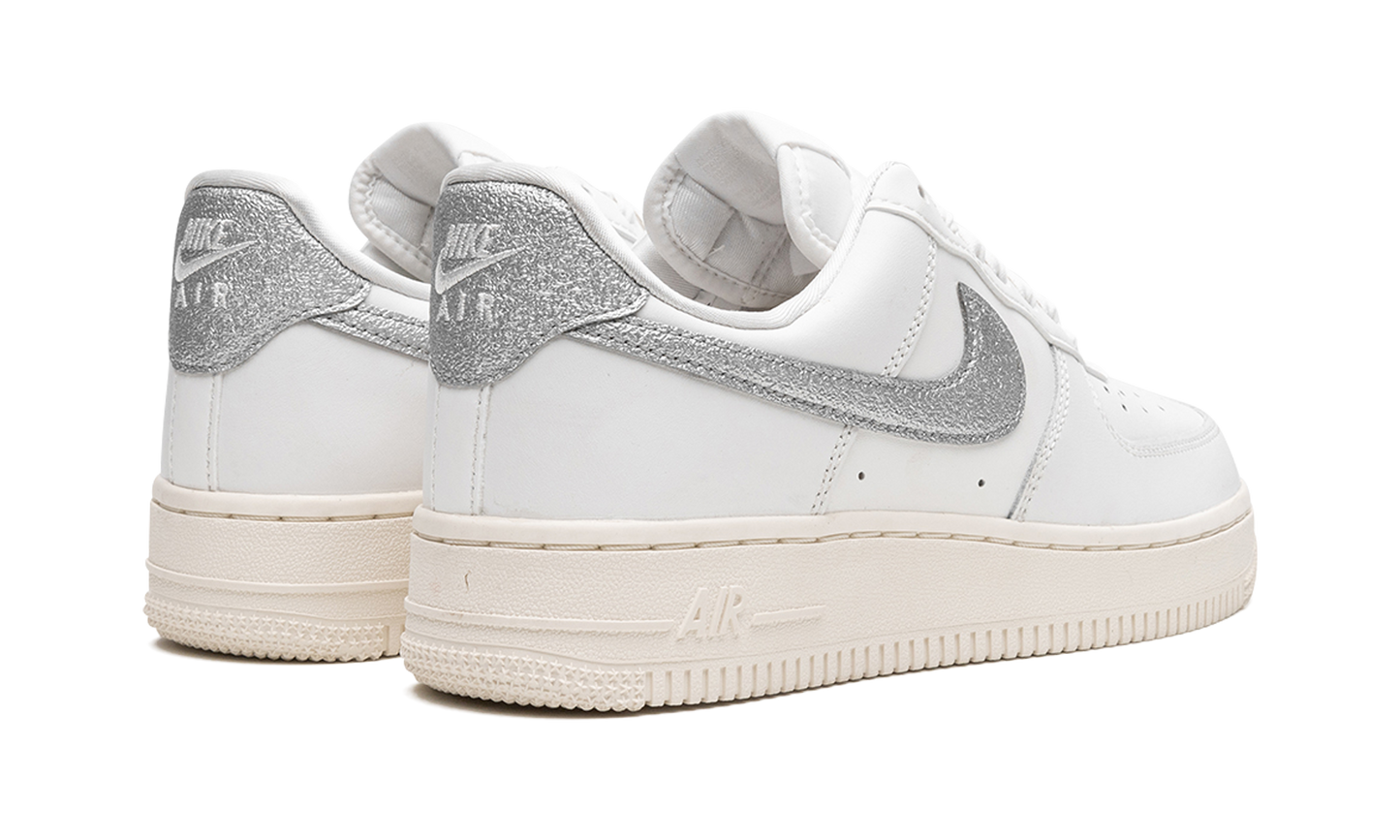 AIR FORCE 1 '07 MNS WMNS "Summit White Sail White Metallic Silver"