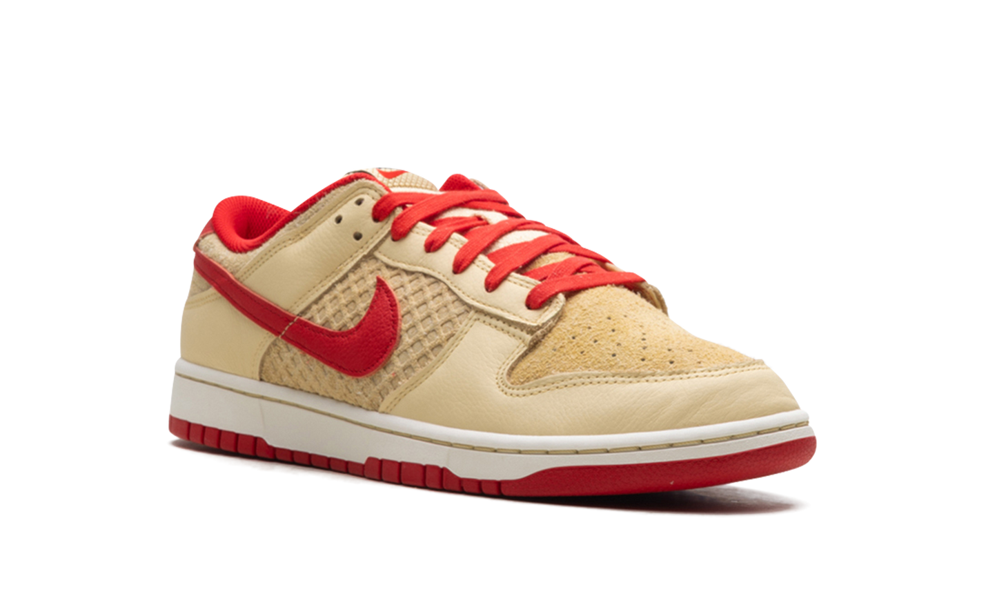 Dunk Low "STRAWBERRY WAFFLE"