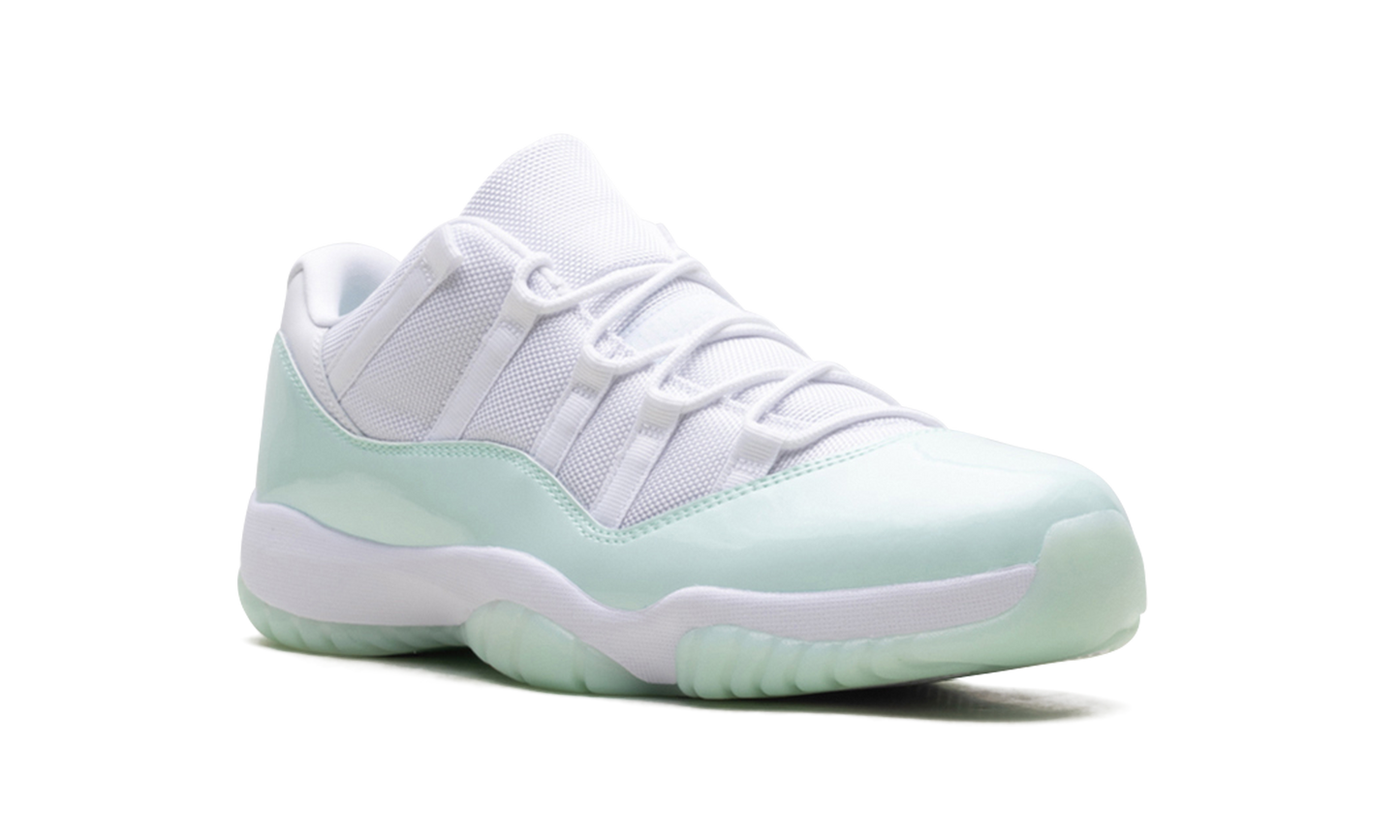 Air Jordan 11 Low WMNS "Igloo"
