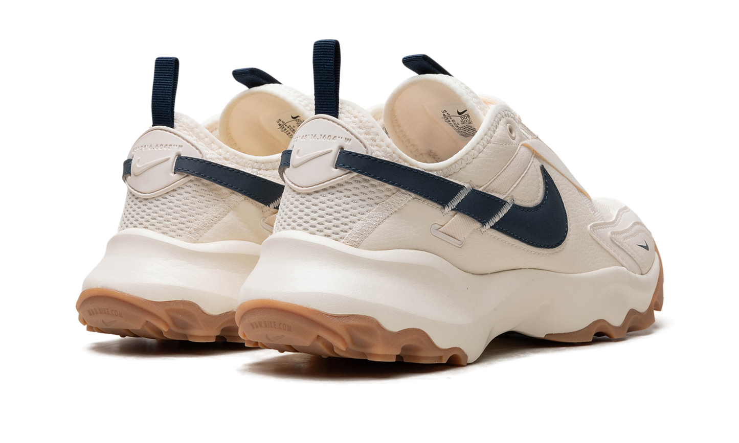 TC 7900 WMNS "Pale Ivory Armory Navy"