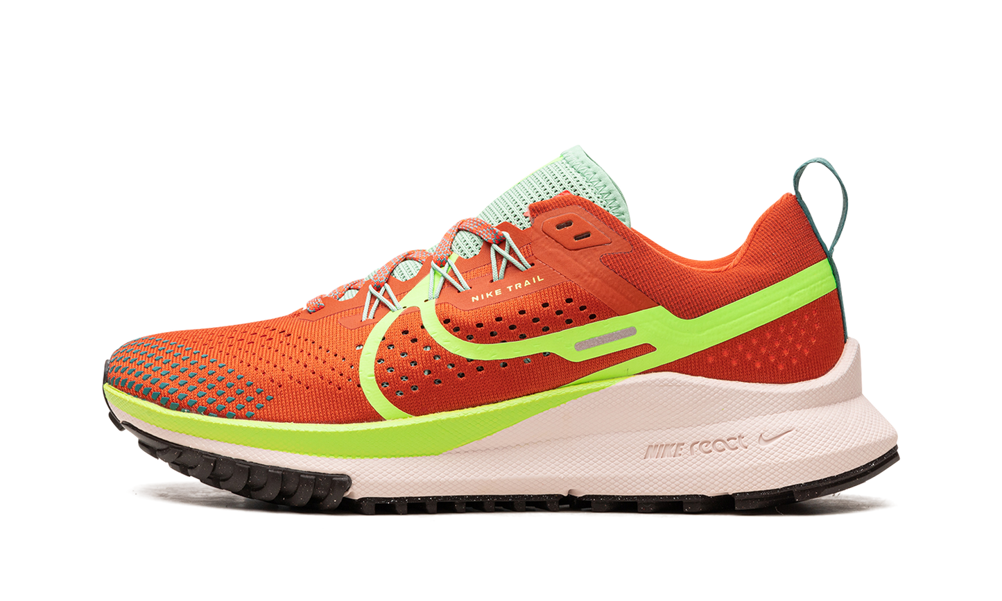 NIKE PEGASUS TRAIL 4 WMNS "Mantra Orange"