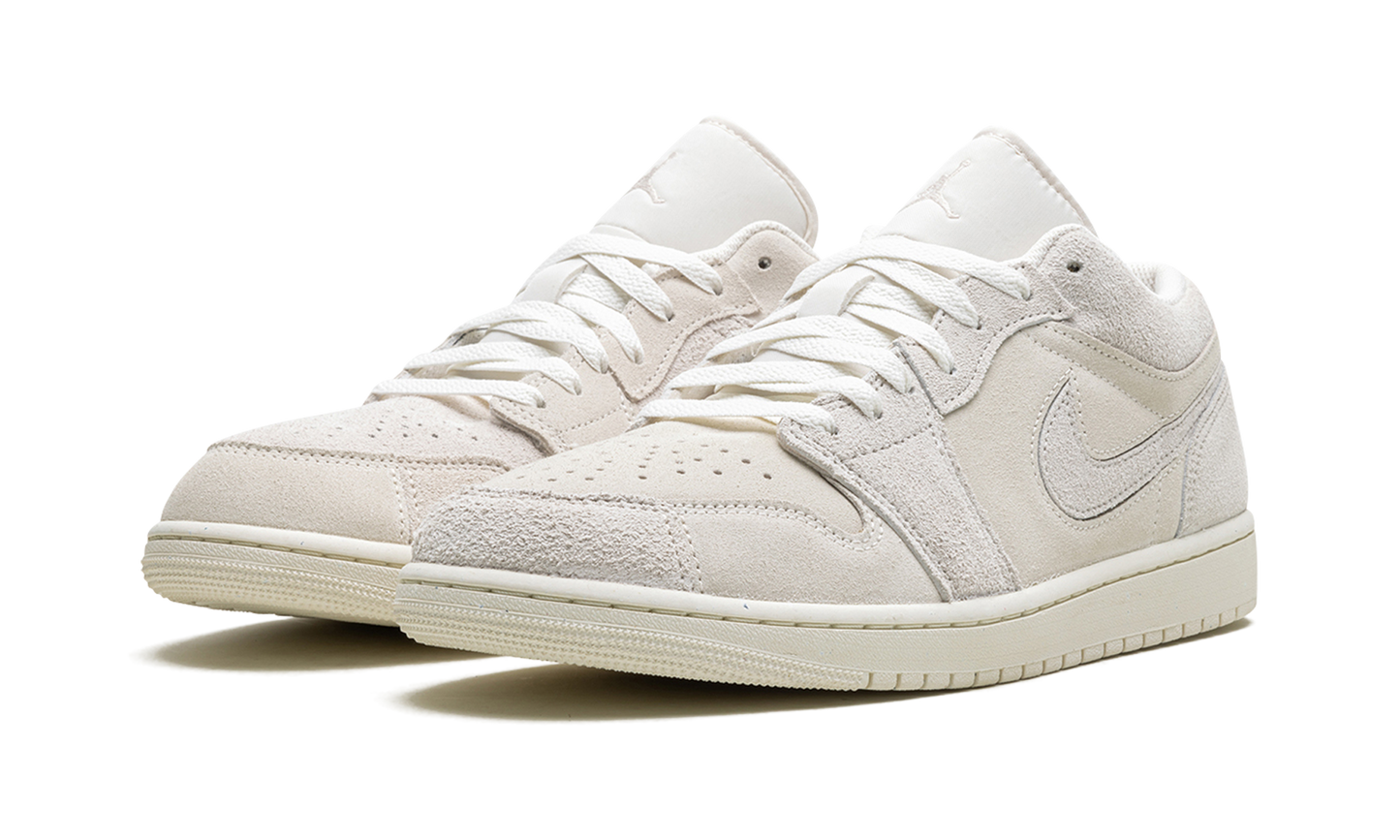 Air Jordan 1 "Pale Ivory"