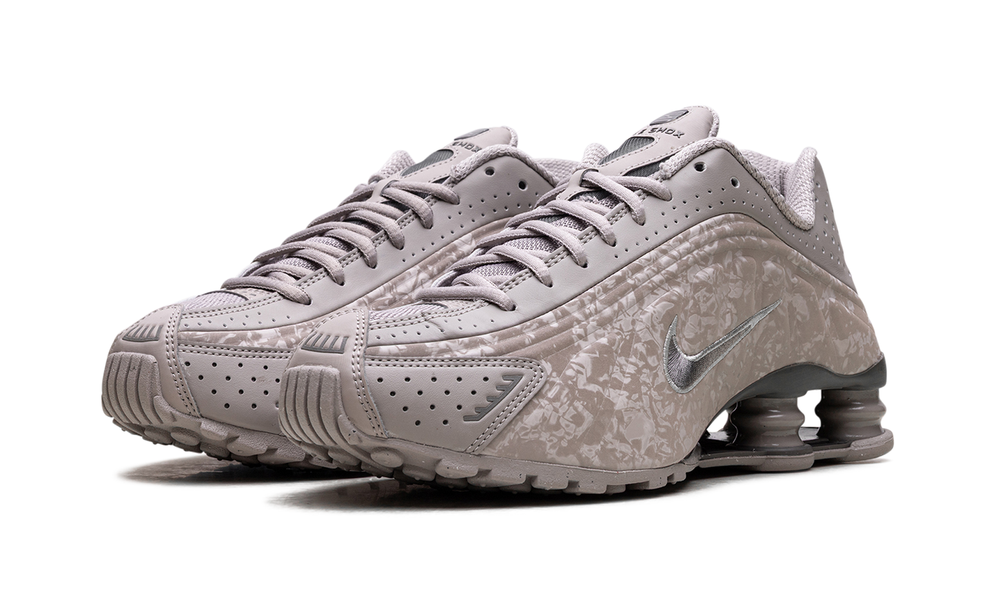 Shox R4 WMNS "Flat Pewter Floral"