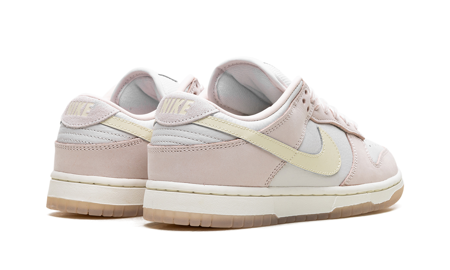 Dunk Low WMNS "Light Soft Pink"