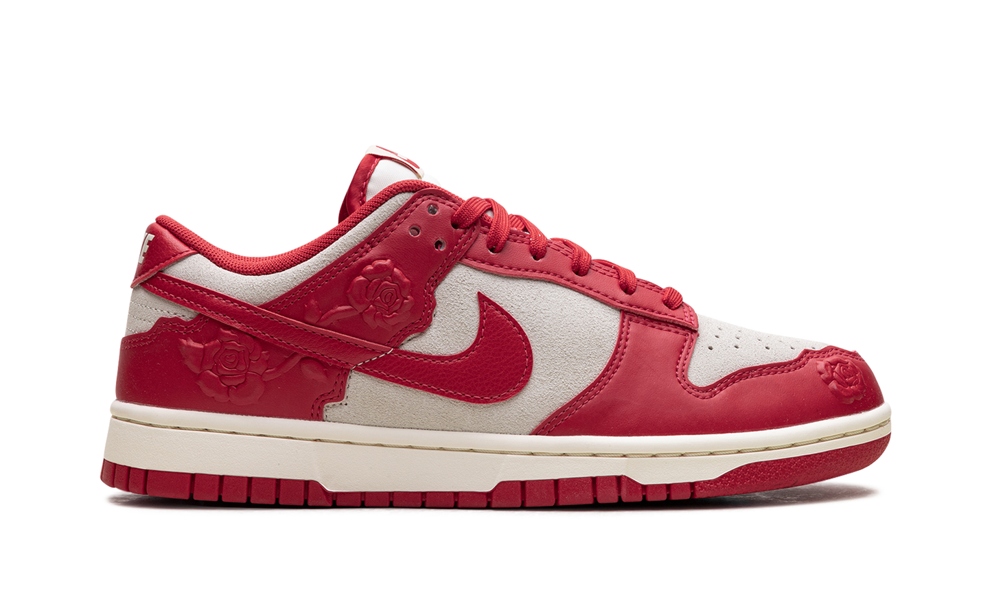 Dunk Low WMNS "Red Roses"