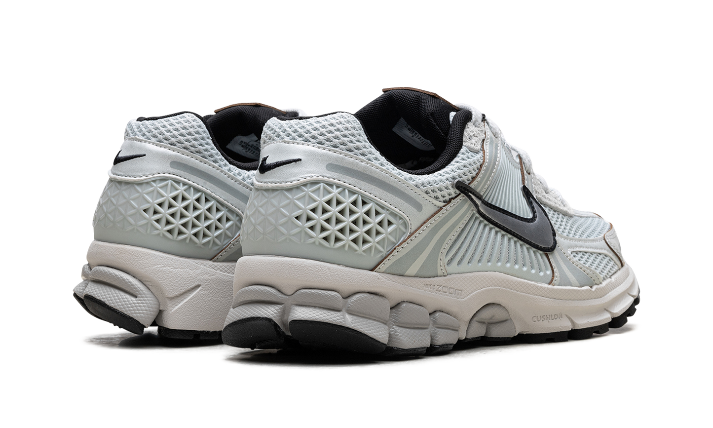 Zoom Vomero 5 WMNS "Light Silver Chrome"