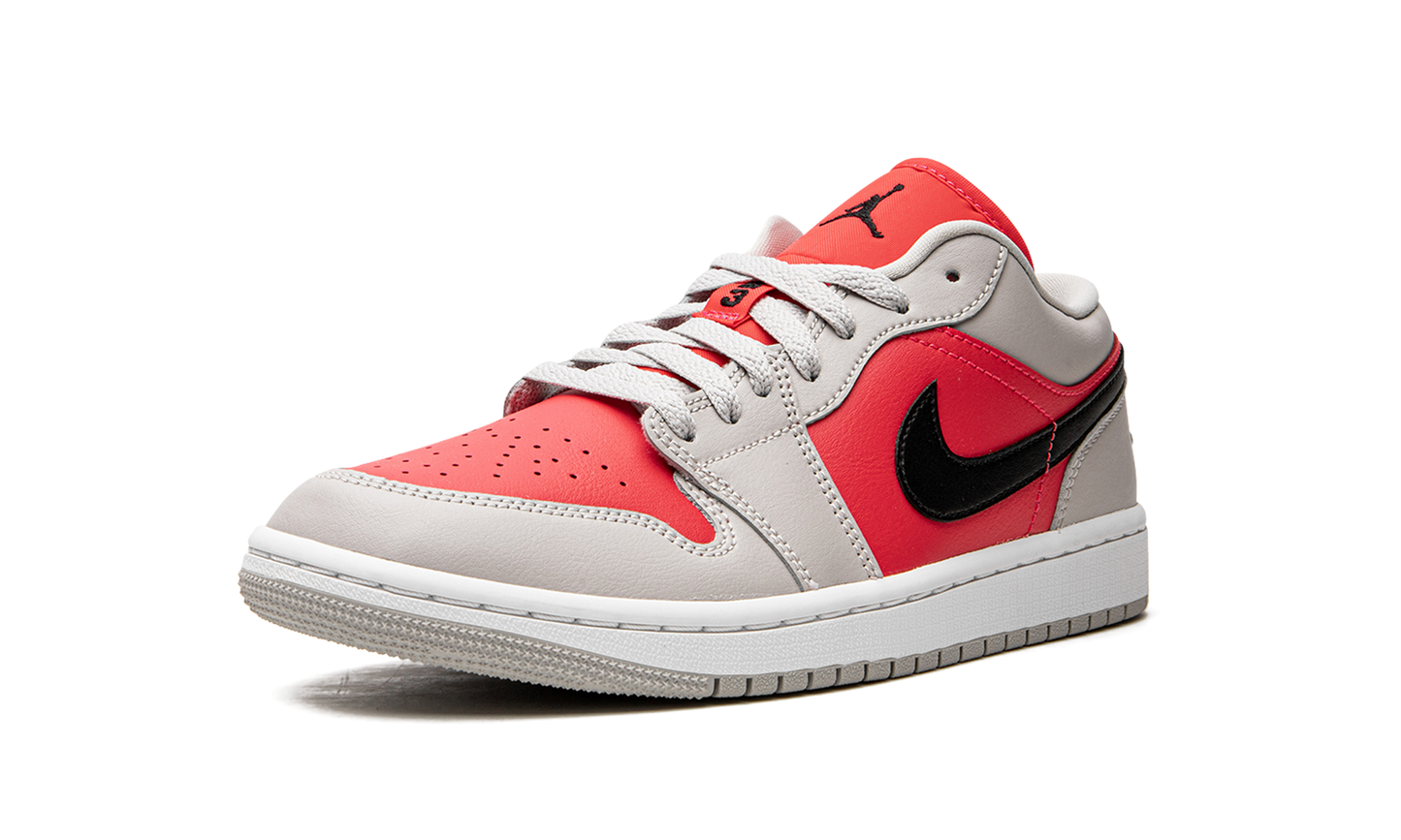 AIR JORDAN 1 LO WMNS "Light Iron Ore / Siren Red"