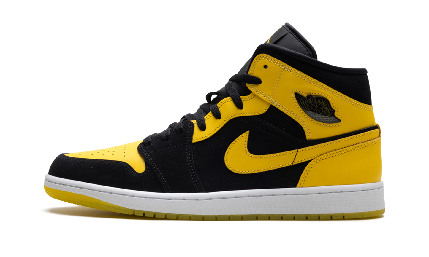 Air Jordan 1 Mid "New Love"