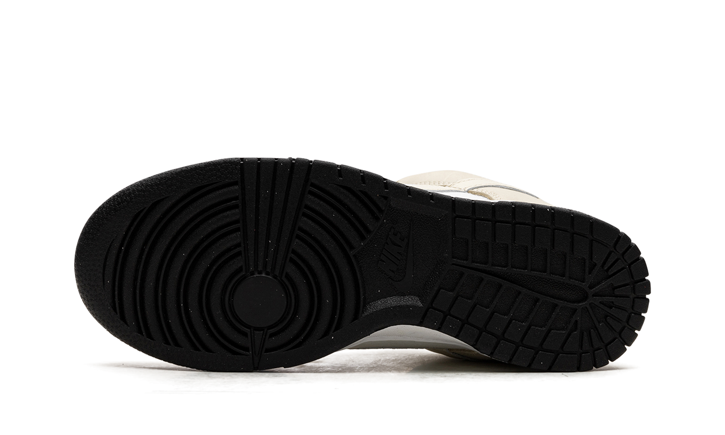 NIKE DUNK LO LX WMNS "Coconut Milk"