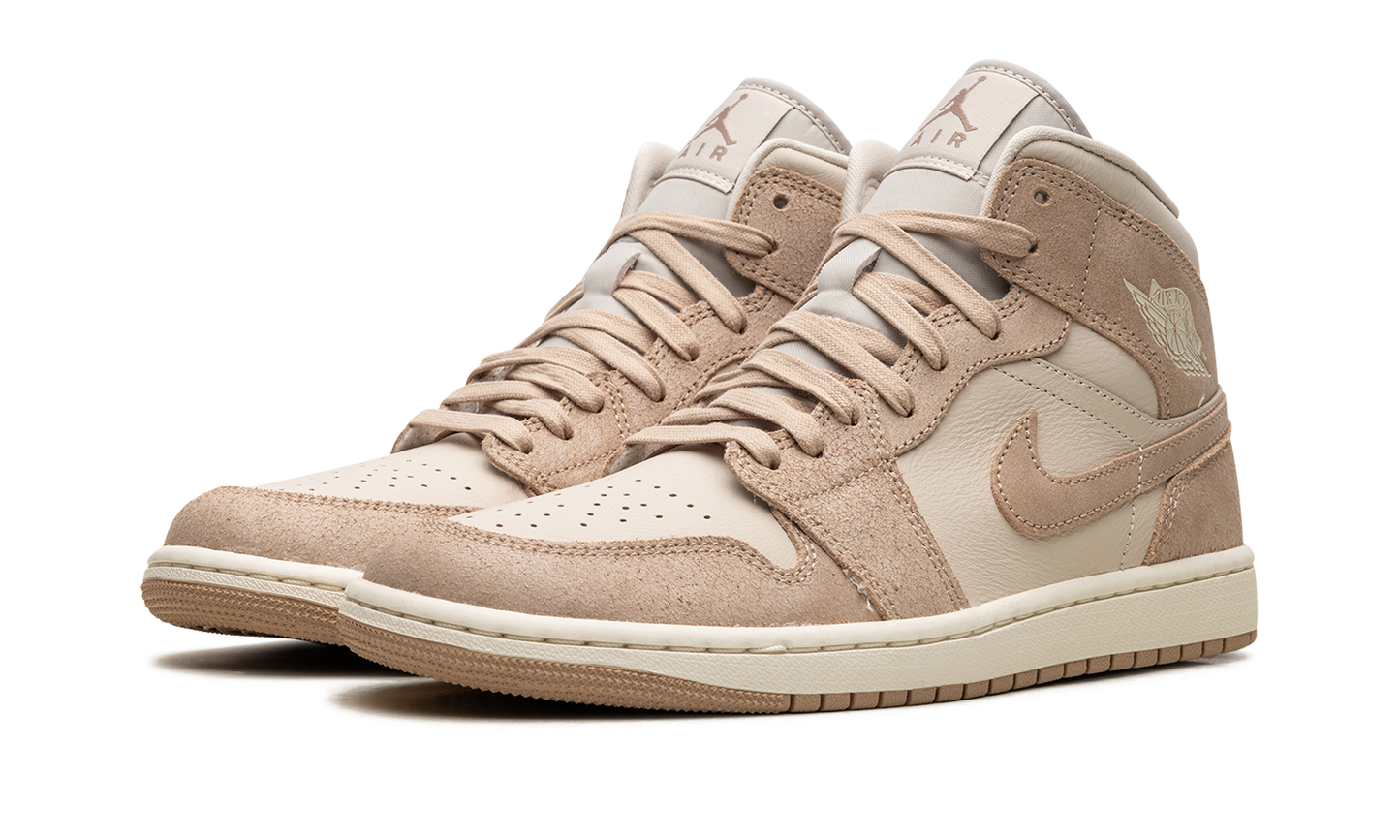 AIR JORDAN 1 MID SE WMNS "Legend Light Brown"