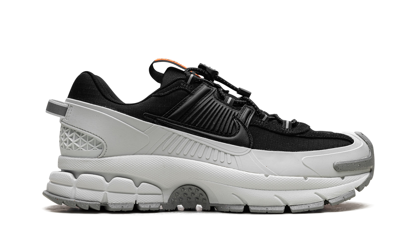 Zoom Vomero 5 Roam "Black Light Silver"