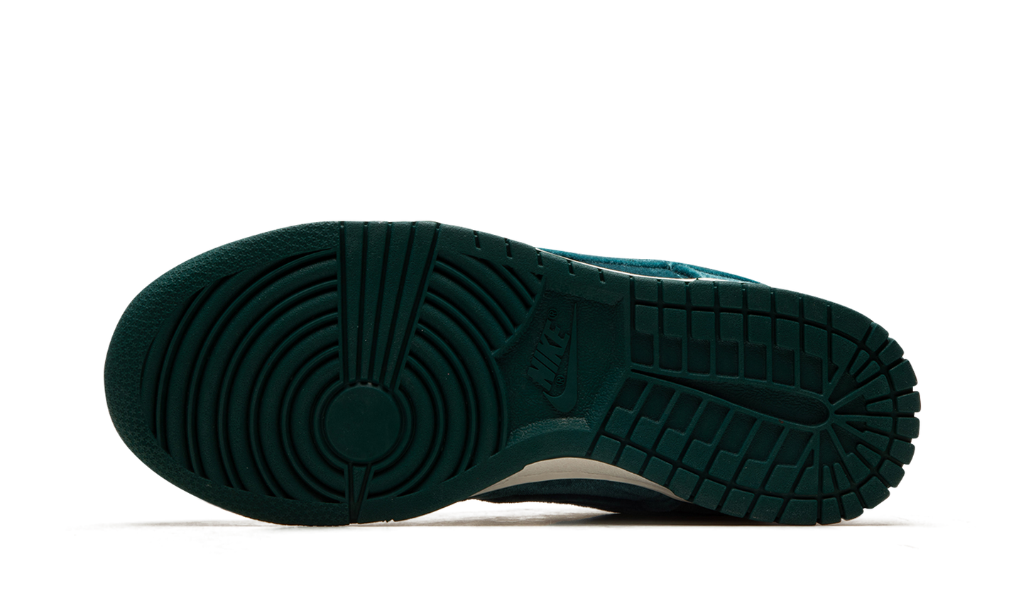 DUNK LO MNS WMNS "Green Velvet"