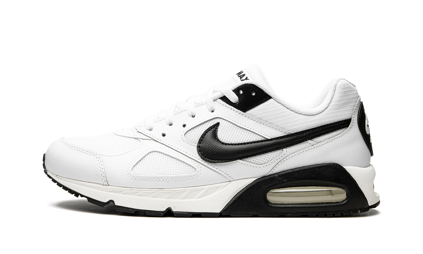 Air Max IVO