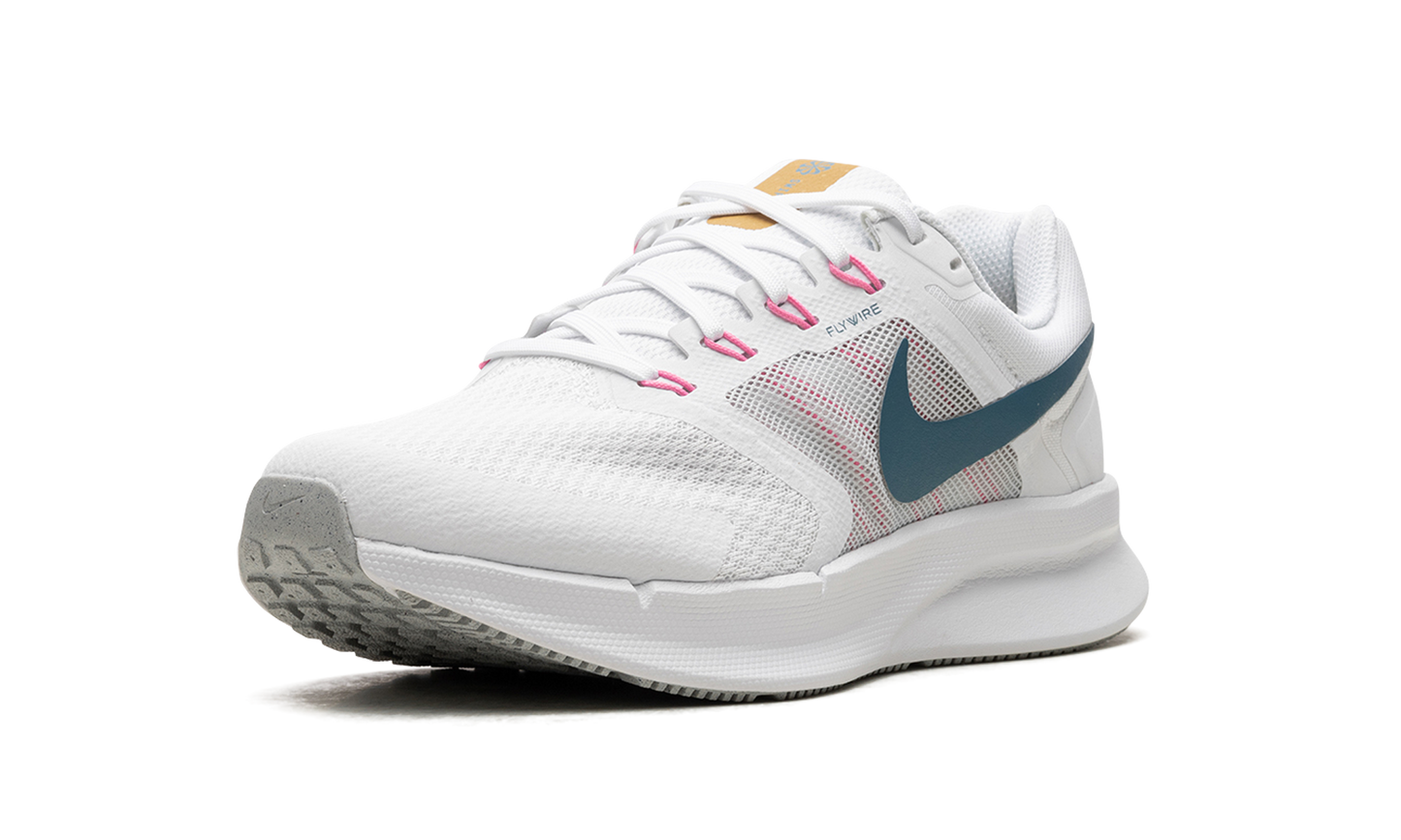 RUN SWIFT 3 WMNS "White Aqua Pink"