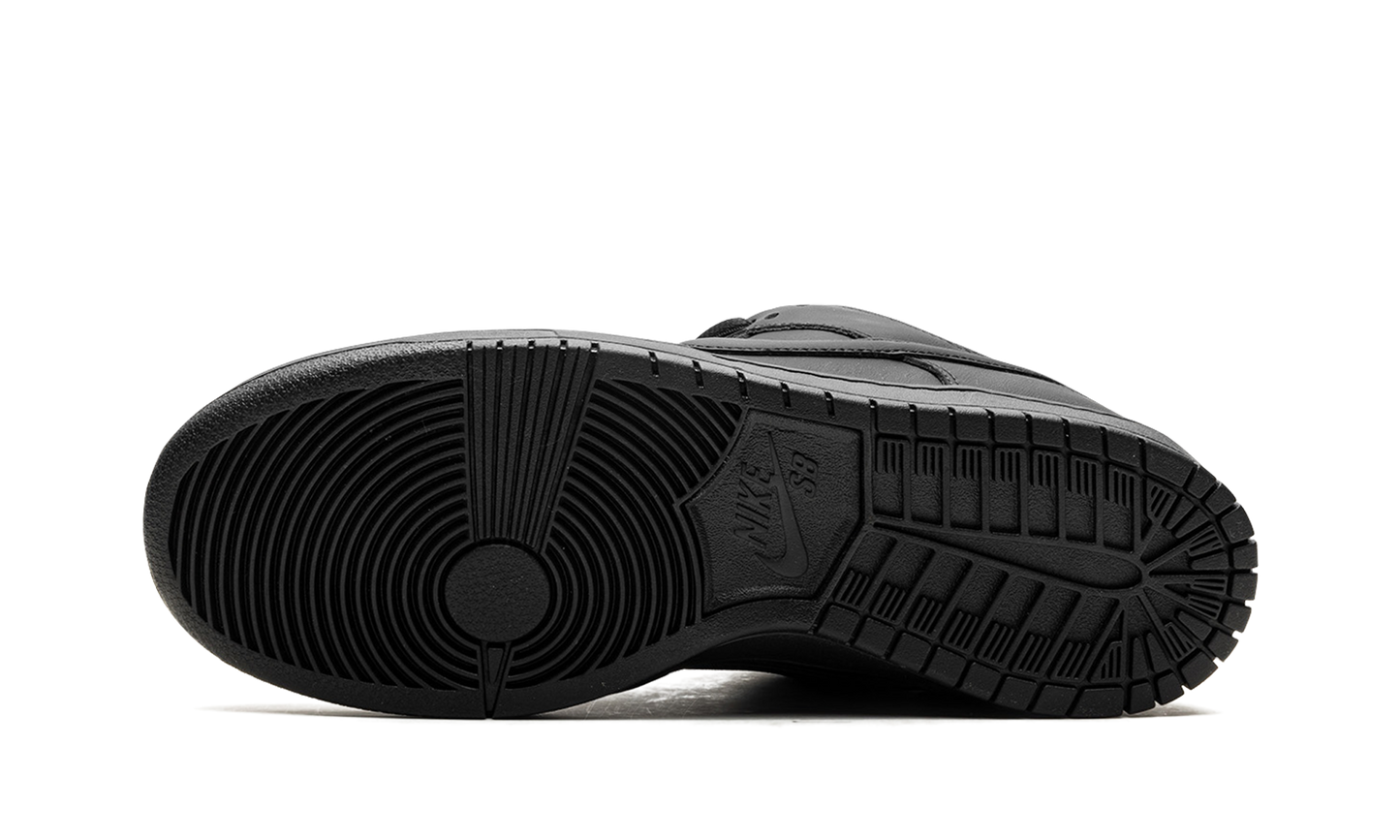 SB Dunk "Triple Black"