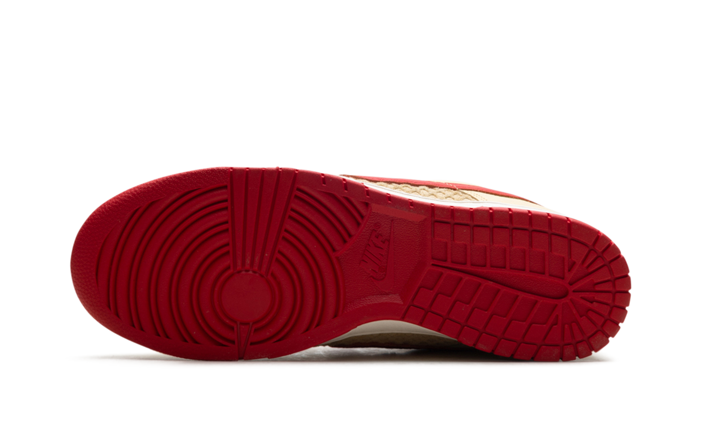 Dunk Low "STRAWBERRY WAFFLE"