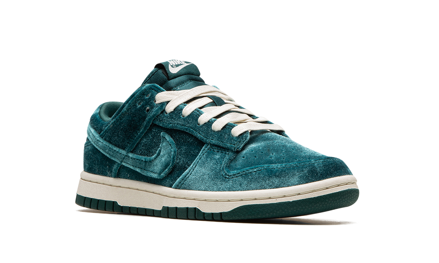 DUNK LO MNS WMNS "Green Velvet"