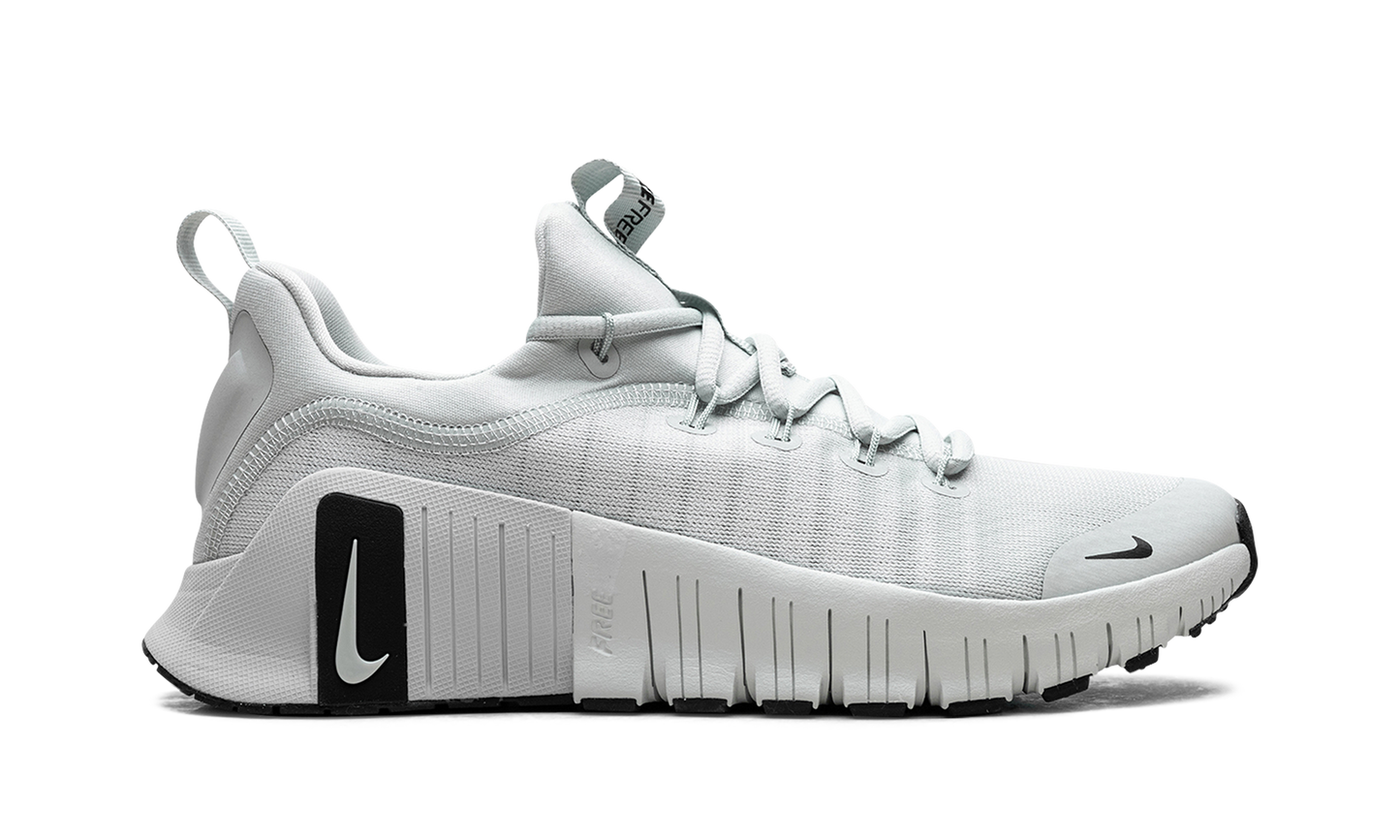 Free Metcon 6 WMNS "Light Silver Black"