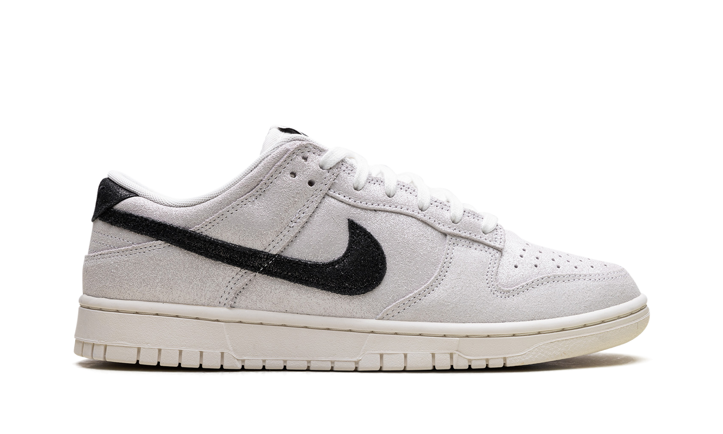 Dunk Low SE WMNS "Sail / Black"
