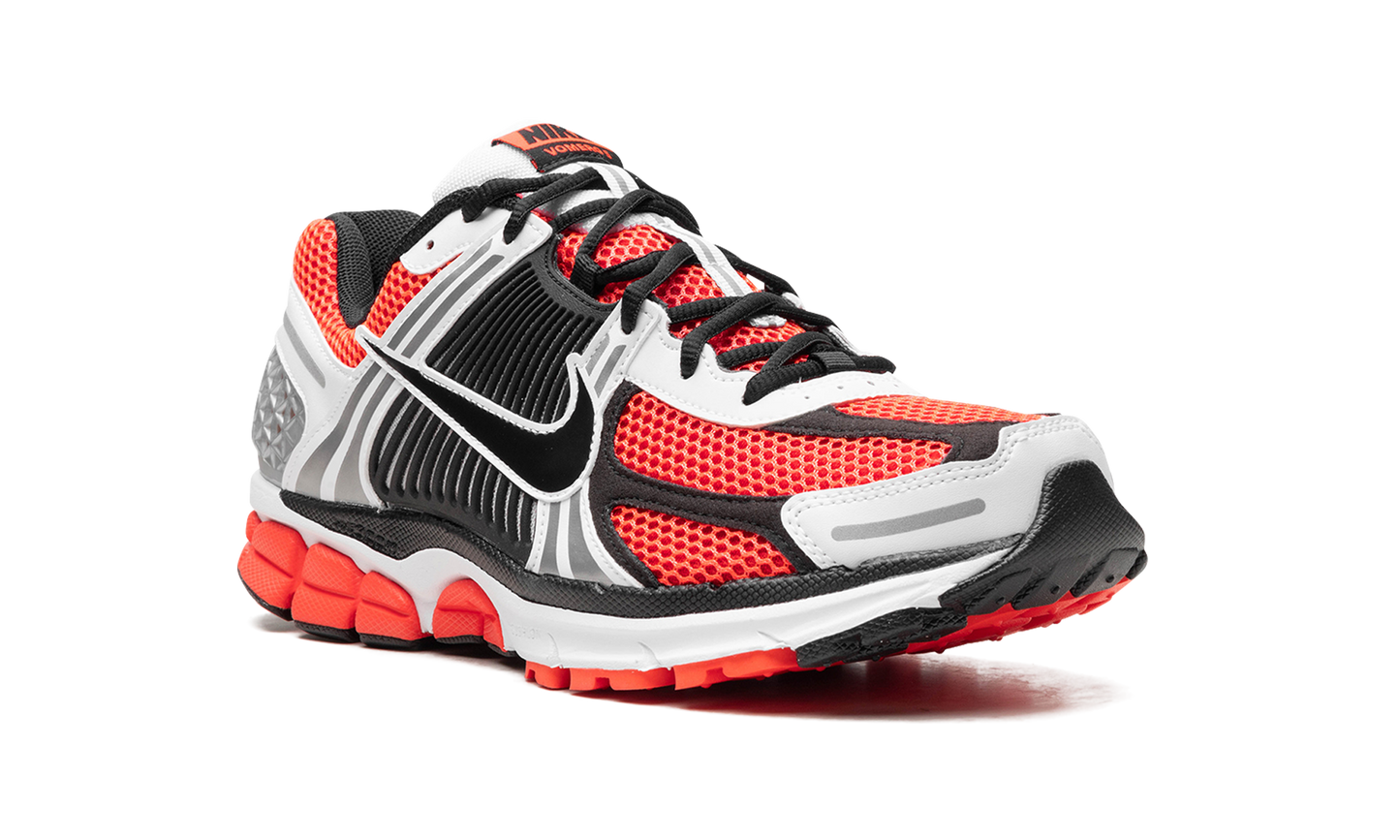 Zoom Vomero 5 SE "Bright Crimson"
