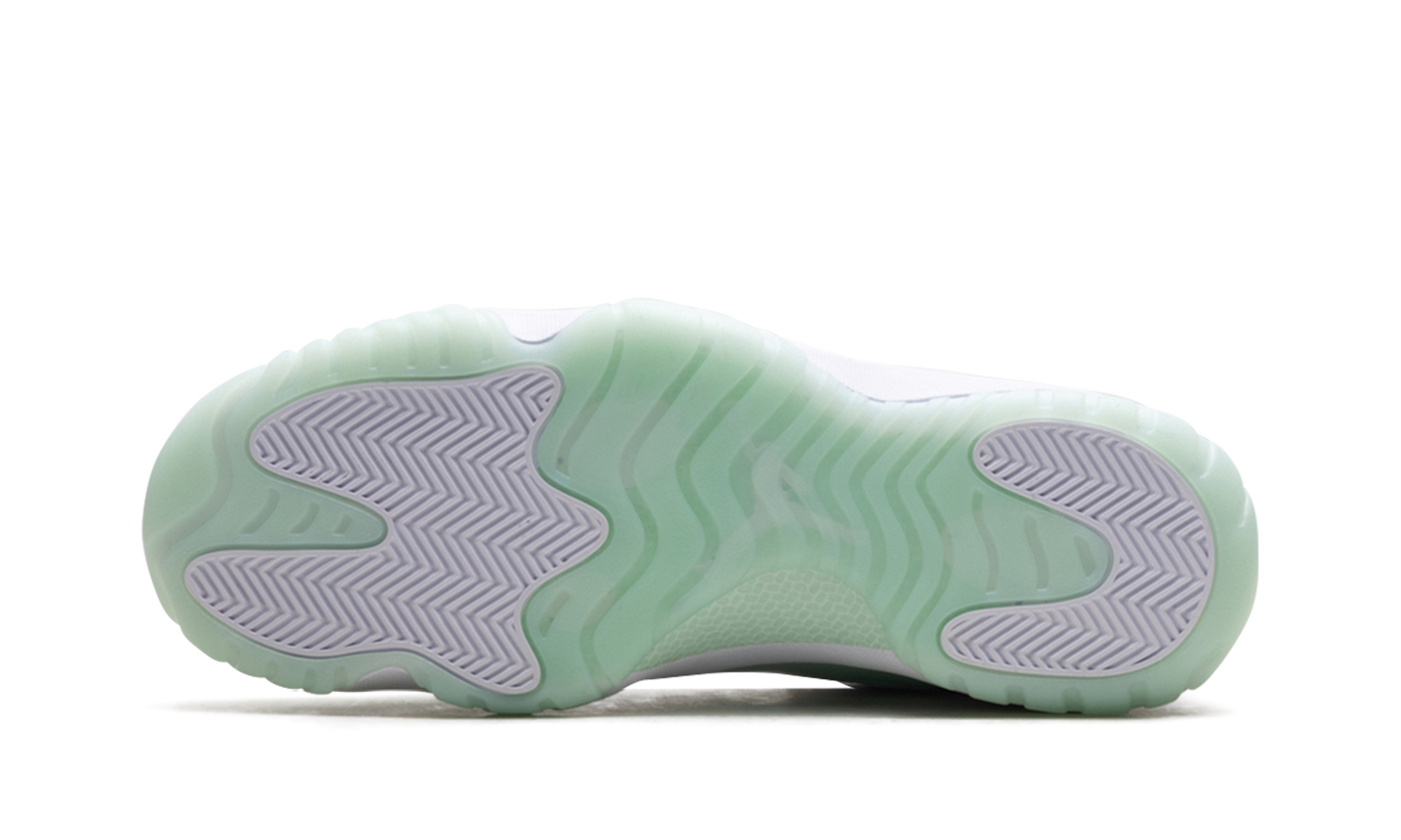 Air Jordan 11 Low WMNS "Igloo"