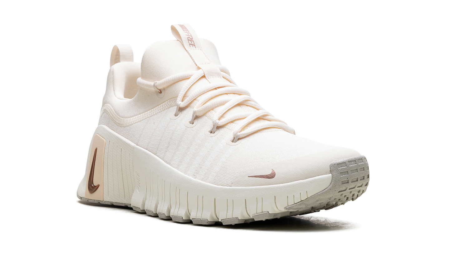 Free Metcon 6 WMNS "Pale Ivory / Guava Ice / Sail / Metallic Red Bronze"