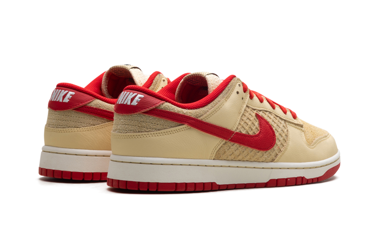 Dunk Low "STRAWBERRY WAFFLE"