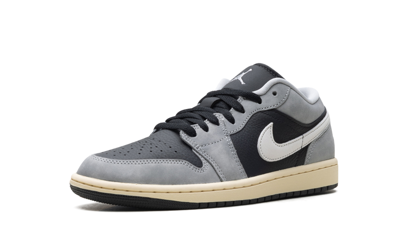 Air Jordan 1 Low SE "Light Smoke Grey"