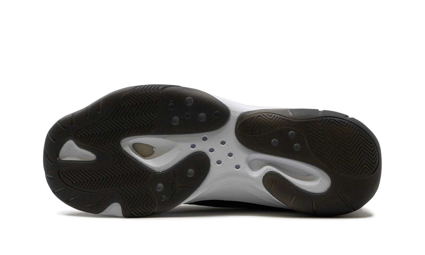 Air Jordan 11 CMFT Low "Black/White"