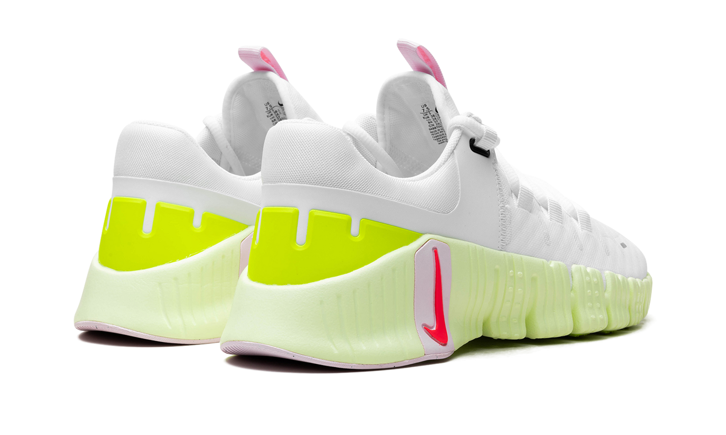 Free Metcon 5 WMNS "Barely Volt Pink Foam"