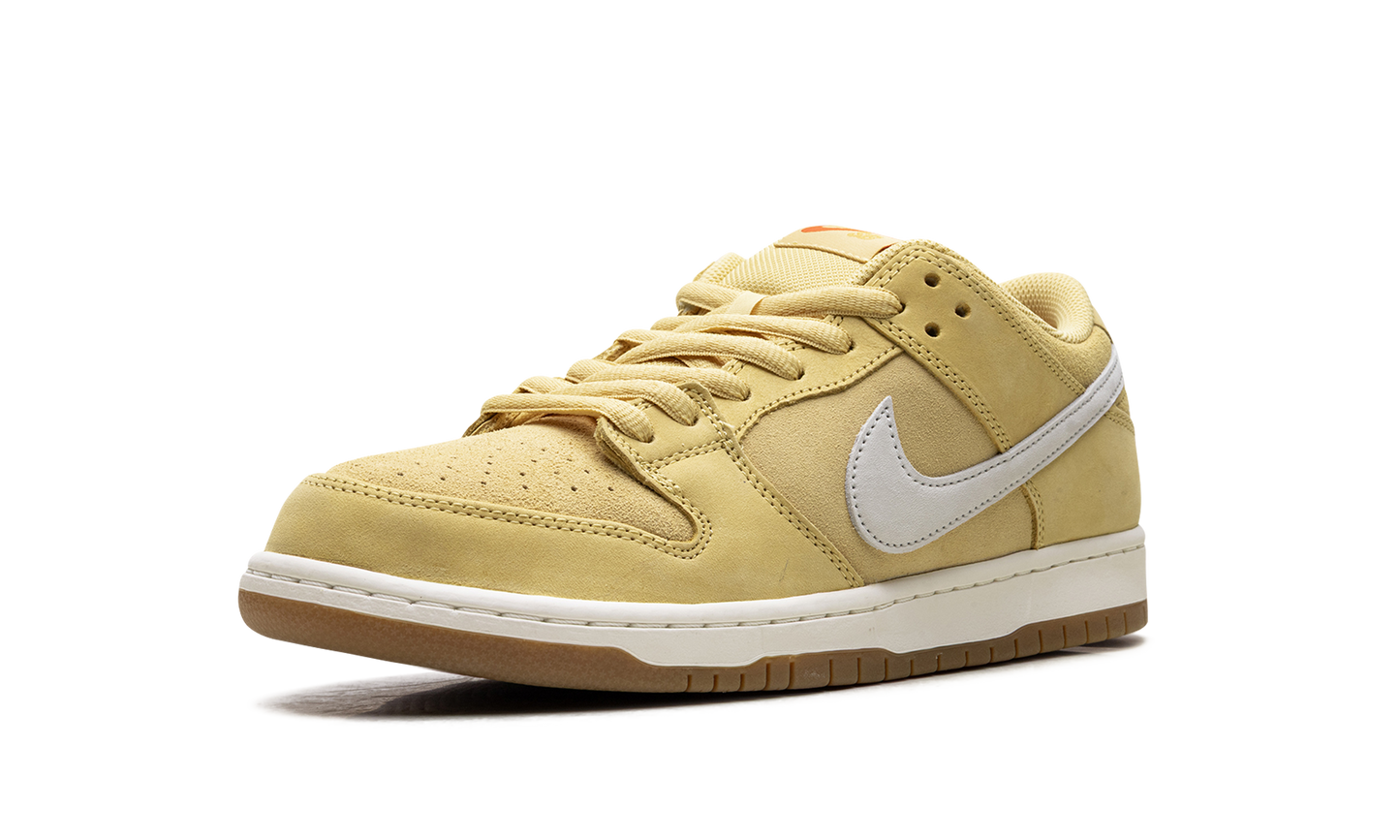 SB Dunk Low "Saturn Gold"