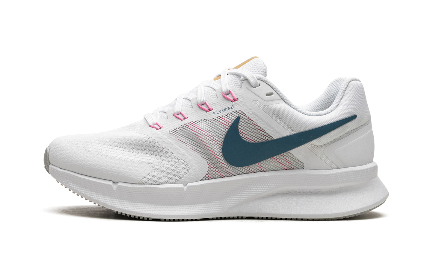 RUN SWIFT 3 WMNS "White Aqua Pink"