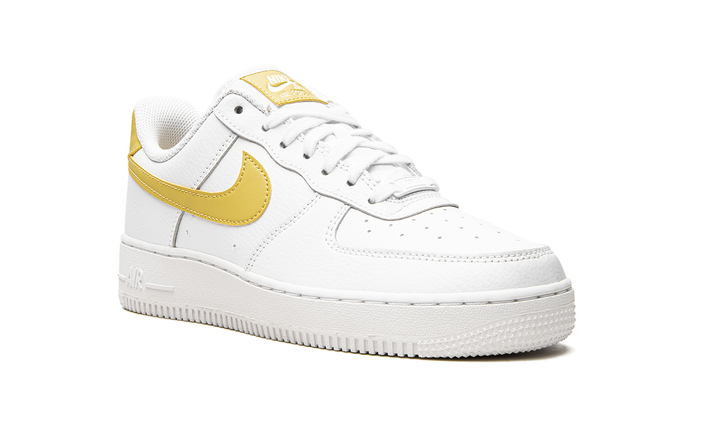 AIR FORCE 1 LO MNS WMNS "White / Saturn Gold"