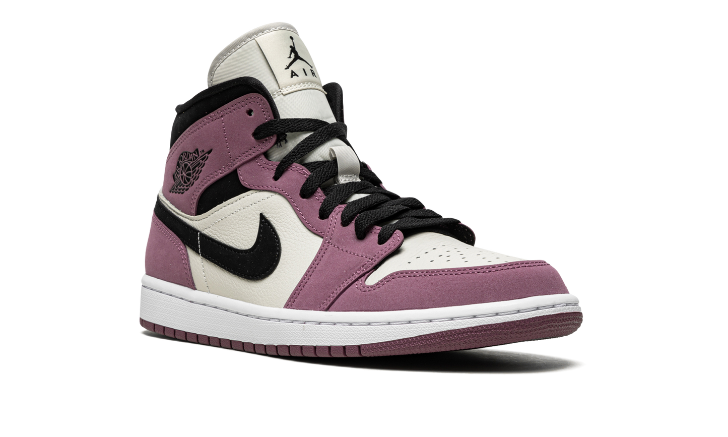AIR JORDAN 1 MID SE WMNS "Berry Pink"