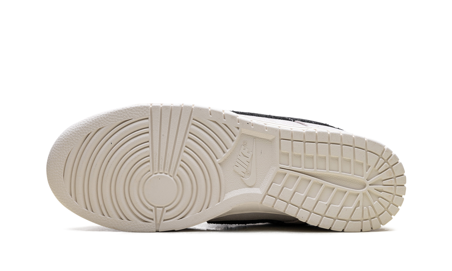 Dunk Low SE WMNS "Sail / Black"