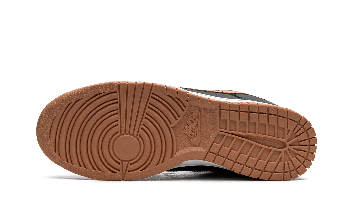 Dunk Low "Black / Amber Brown"