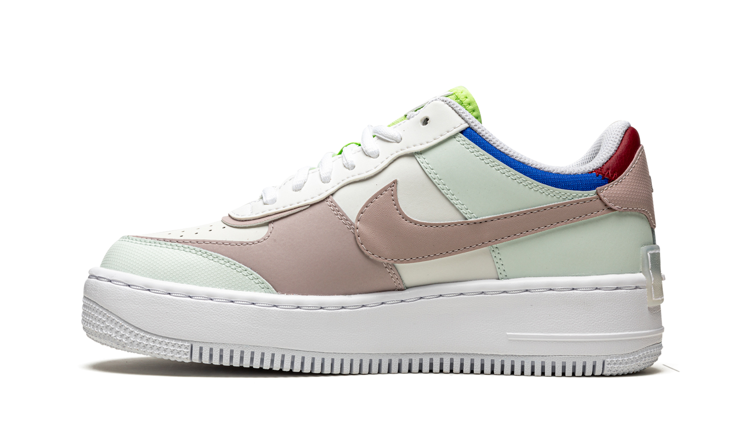 AF1 SHADO SE WMNS "Pixel Swoosh"